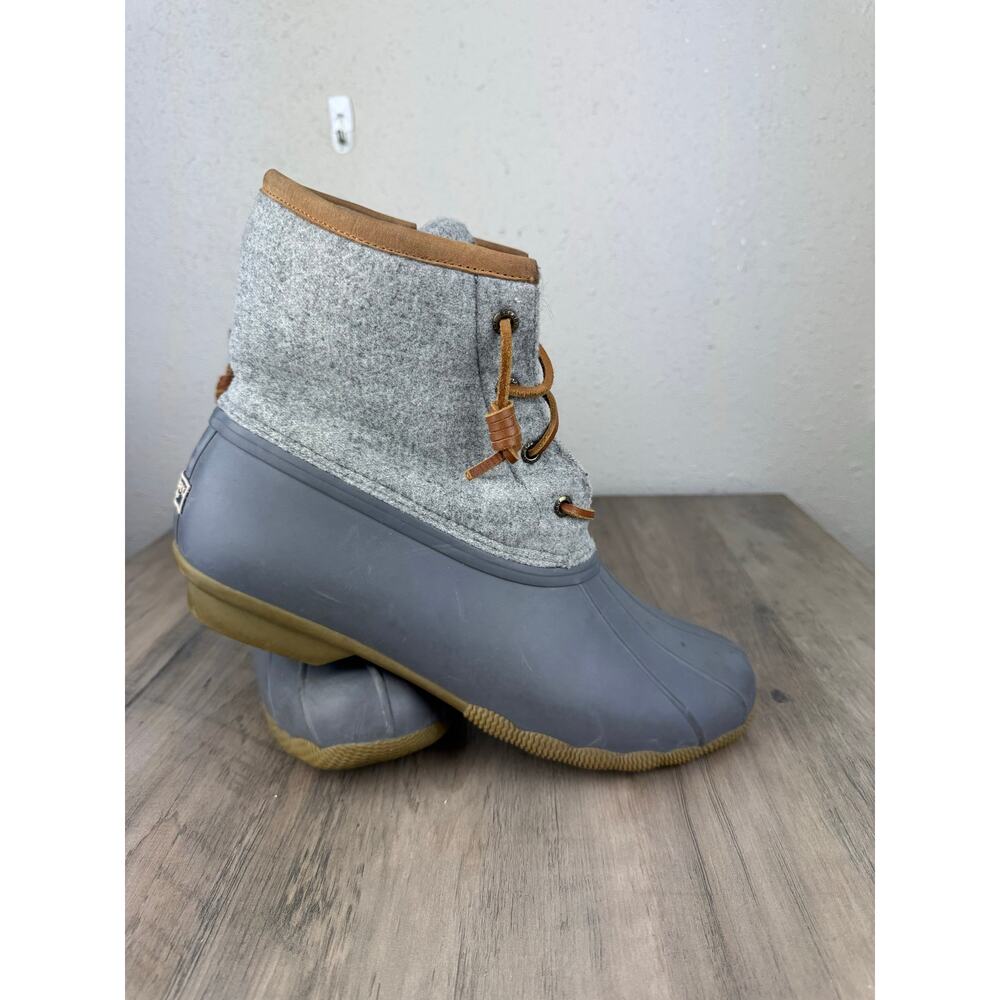 Sperry Women’s boots size 11